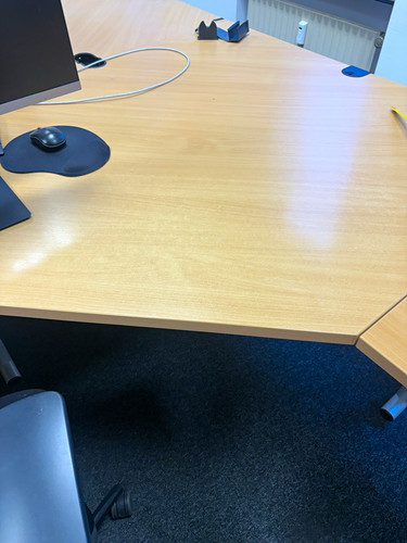Büroschreibtisch